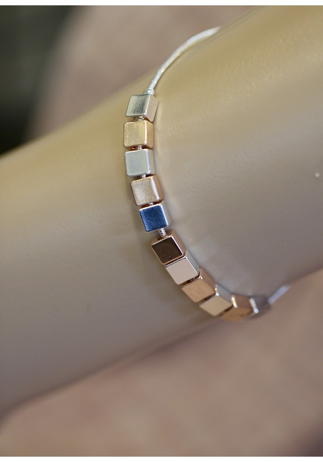 La Muse Friendship Style Cube Bracelet