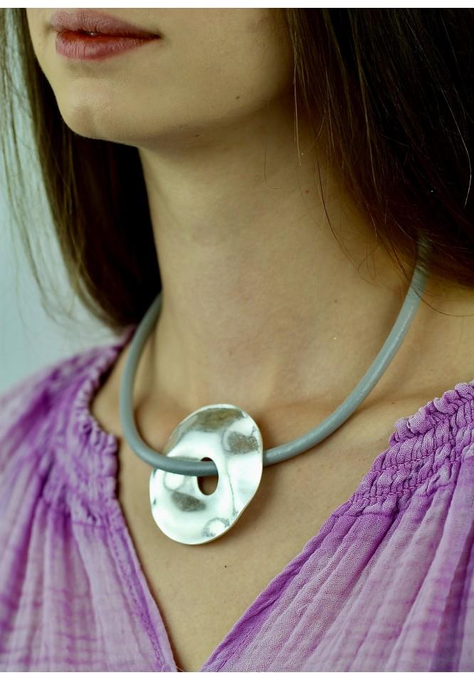 la muse Hammered disc necklace silver