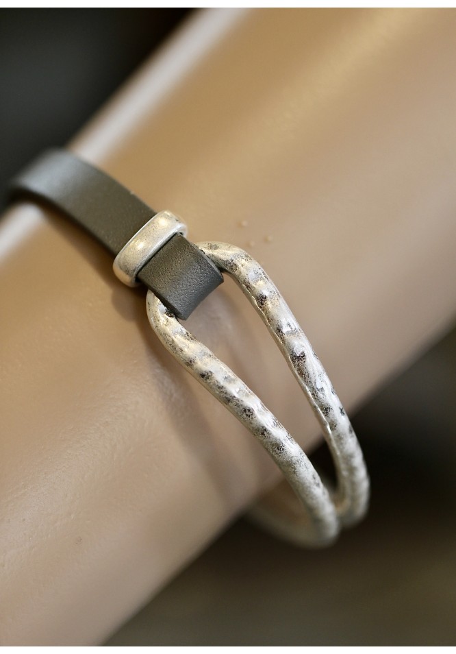 La Muse Hammered Loop Bracelet