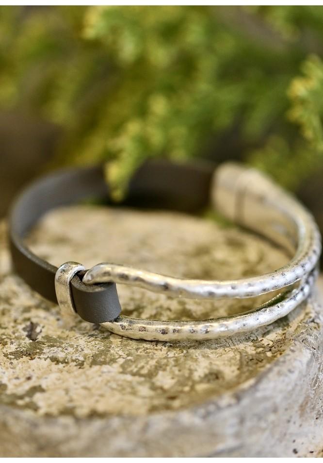 la muse Hammered loop bracelet