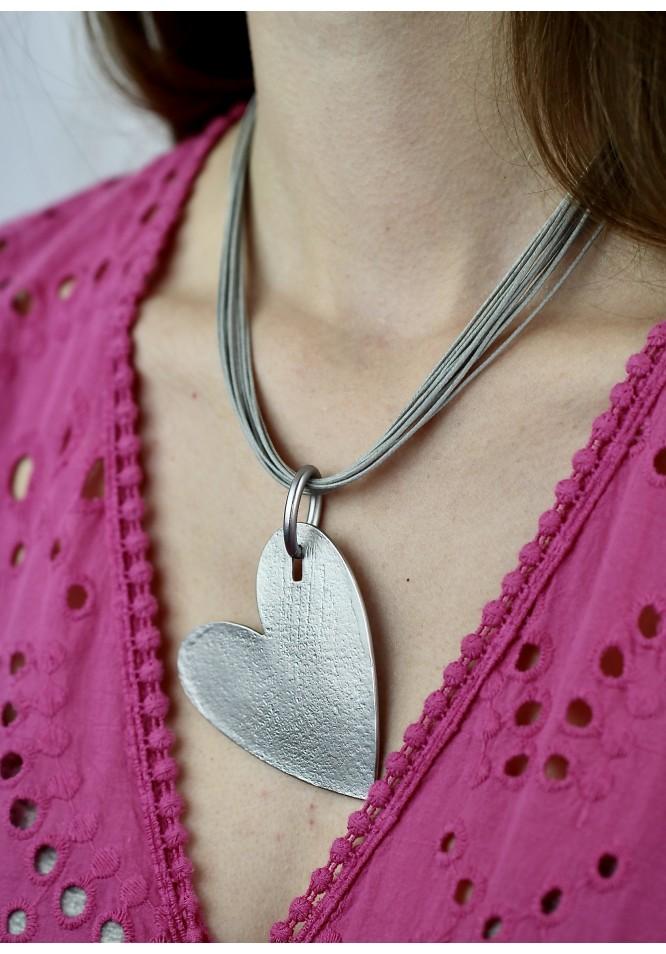 la muse Hanging heart neckace