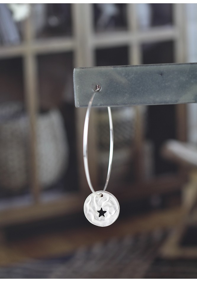 La Muse Hoop Earrings With Star Cutouts