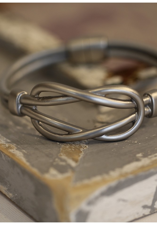 La Muse Interlinked Loop Bracelet