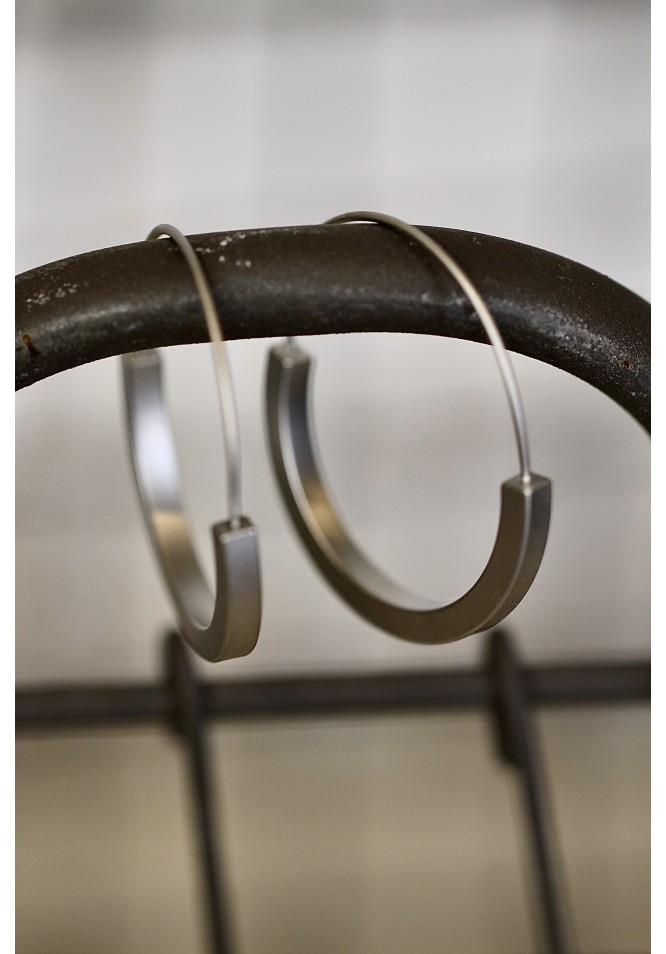 la muse Statement hoop earrings