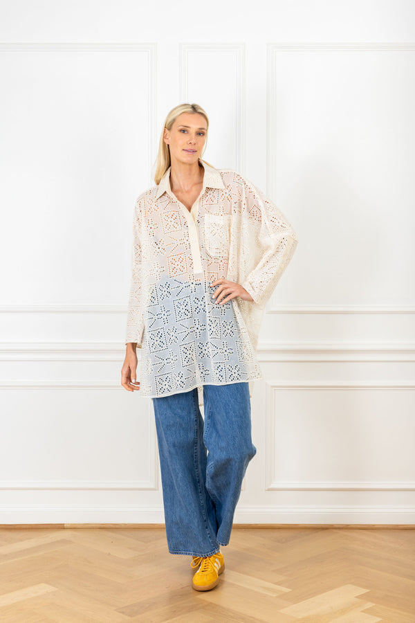 la vie Eggshell Eyelet Boyfriend Shirt