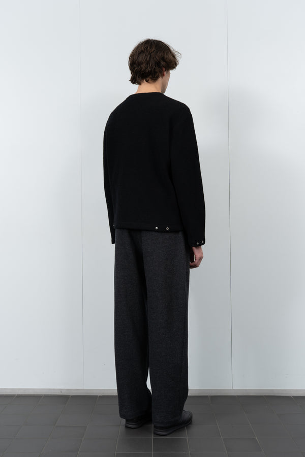 Lady White Co. V NECK SNAP SWEATER - BLACK