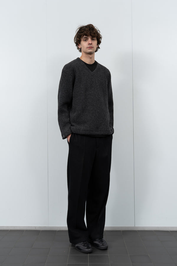 Lady White Co. V NECK SNAP SWEATER - CHARCOAL