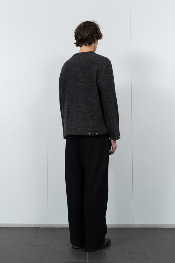 Lady White Co. V NECK SNAP SWEATER - CHARCOAL