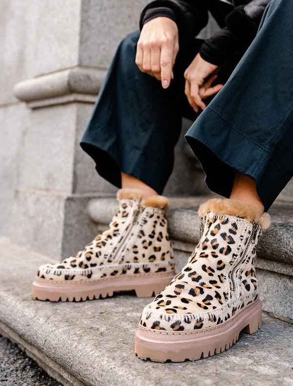 Laidbacklondon Setsu 3.0. Crochet Ankle Boot Beige Leopard Pony Natural