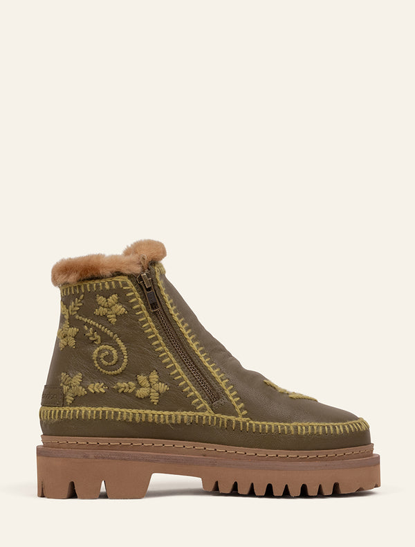 laidbacklondon Setsu 3.0. Paisley Ankle Boot Olive Leather Olive