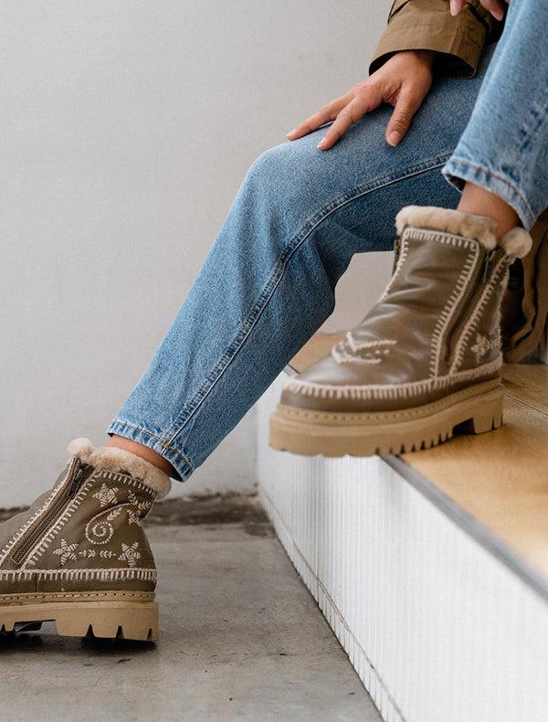 Laidbacklondon Setsu 3.0. Paisley Ankle Boot Otter Leather Wheat