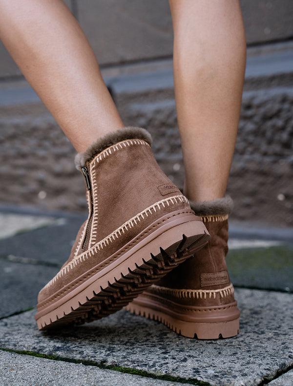 Laidbacklondon Setsu 4.0. Crochet Ankle Boot Camel Suede Beige