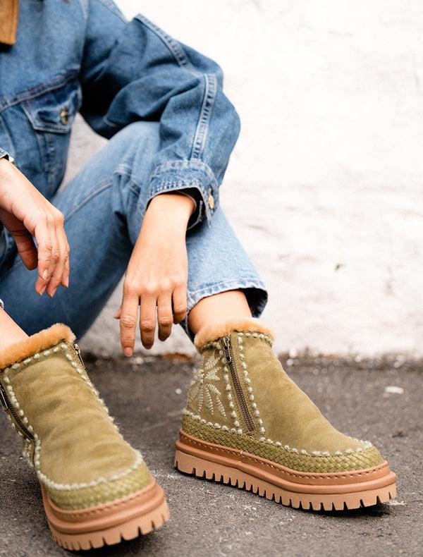 Laidbacklondon Setsu 4.0. Floral Ankle Boot Fern Suede Olive