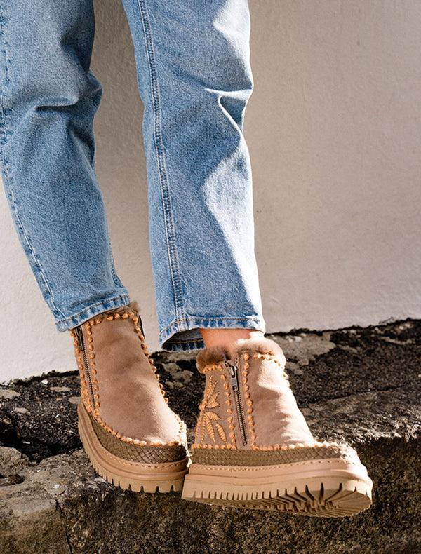 Laidbacklondon Setsu 4.0. Floral Ankle Boot Taupe Suede Peach