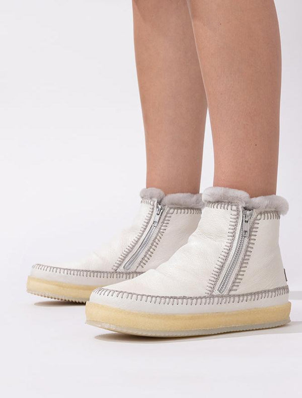 Laidbacklondon Setsu Crochet Ankle Boot Milk Leather Light Grey