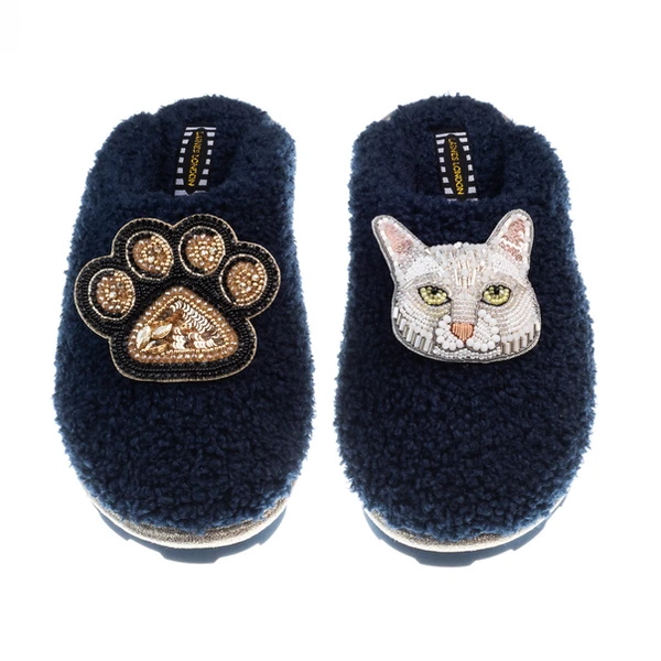 Laines London Teddy Closed Toe Slippers With Lily The White Cat & Paw Brooches