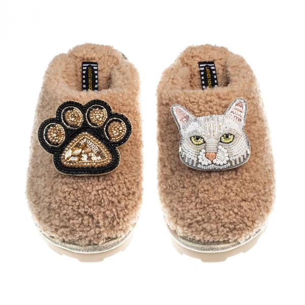 Laines London Teddy Closed Toe Slippers With Lily The White Cat & Paw Brooches