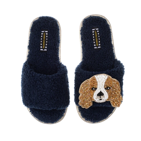 laines london Teddy Towelling Slipper Sliders With Lady The King Charles Cavalier Brooch