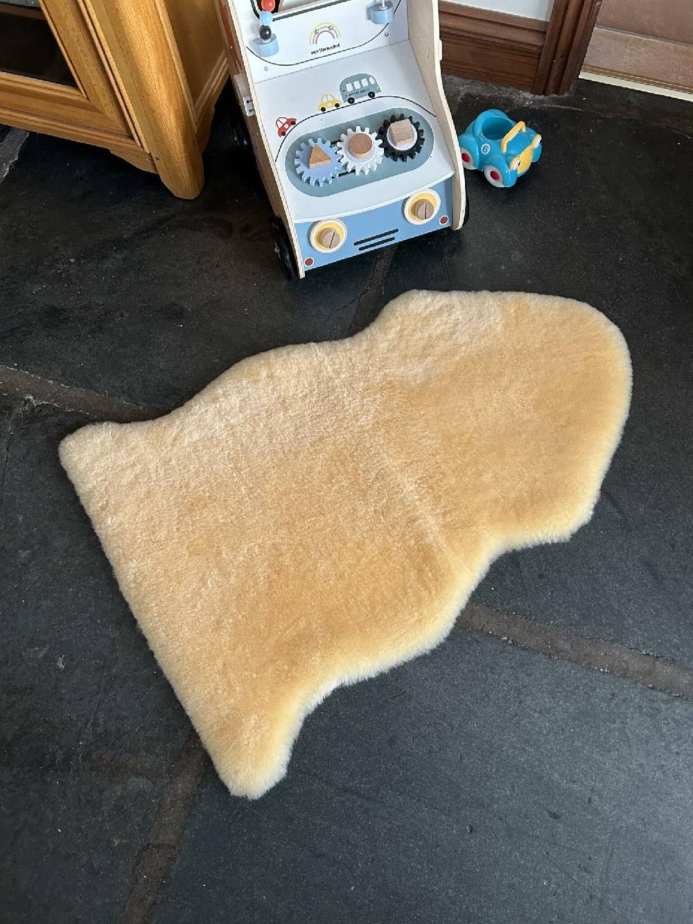 Lambland British Premium Medical Sheepskin Rug In Honey