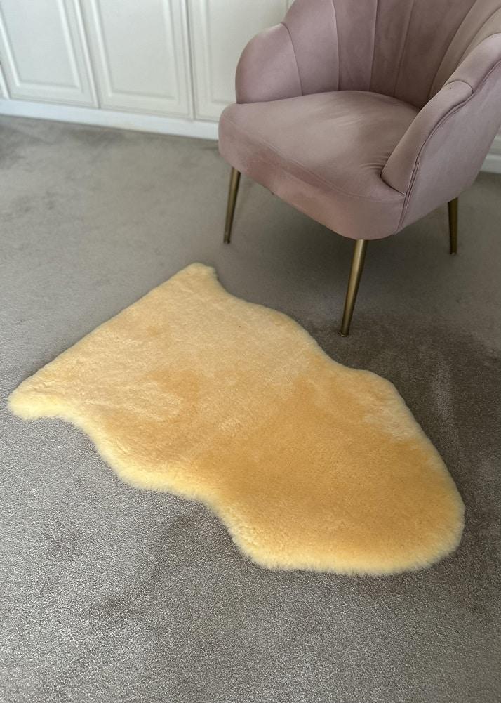 lambland British Premium Medical Sheepskin Rug in Honey