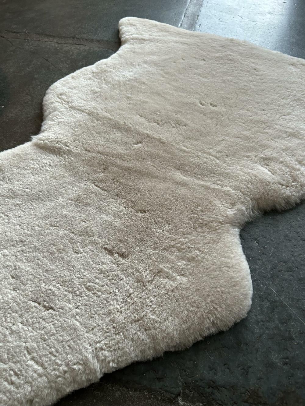 Lambland British Premium Medical Sheepskin Rug In Linen