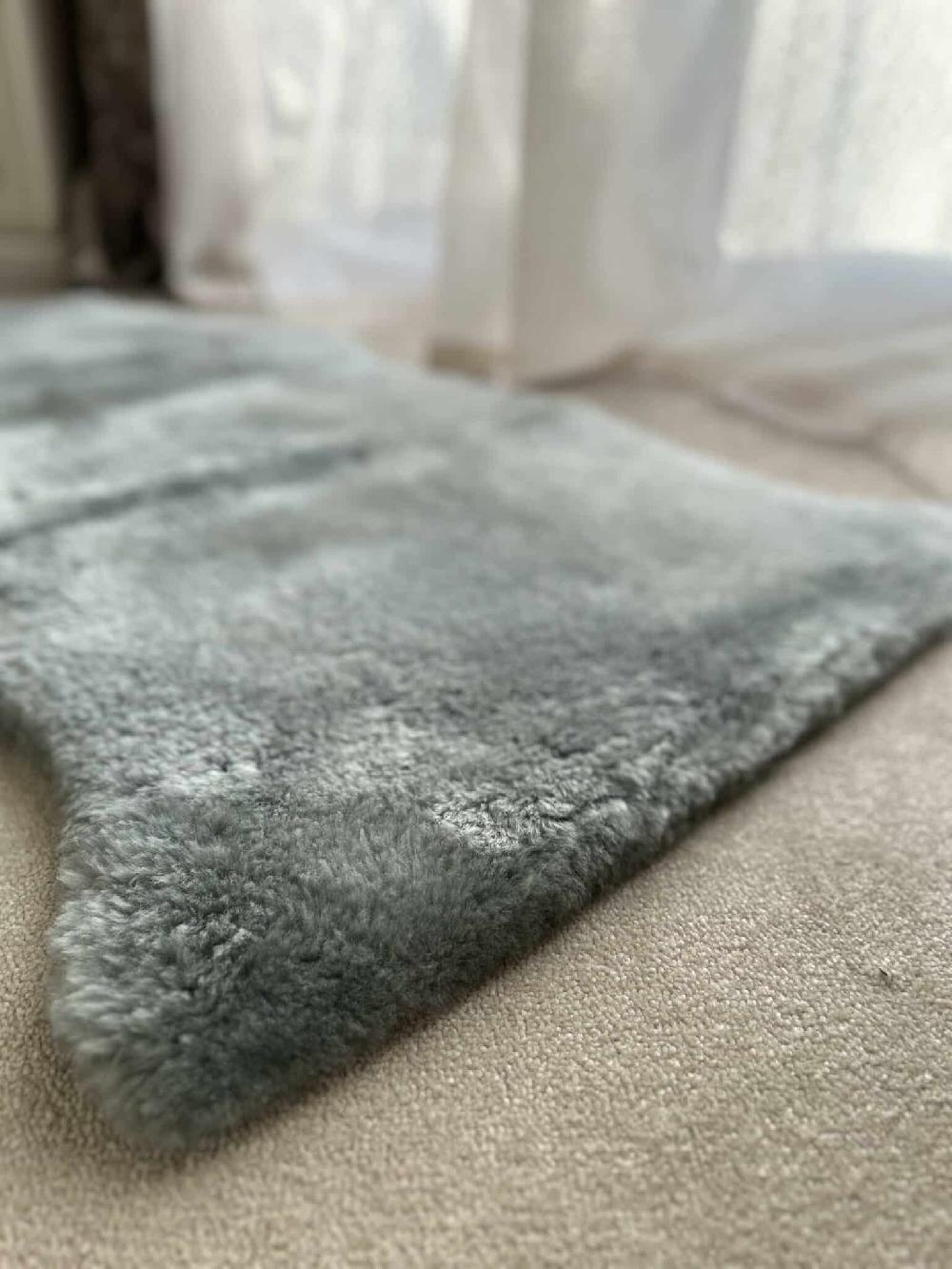 Lambland British Premium Medical Sheepskin Rug In Soft Grey