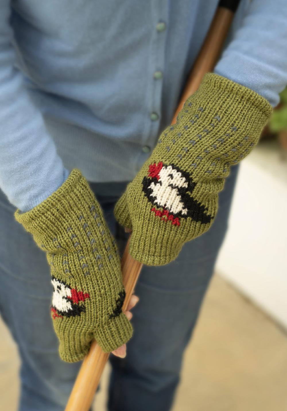 lambland Chunky Knit Puffin Fingerless Mittens – Moorland Green