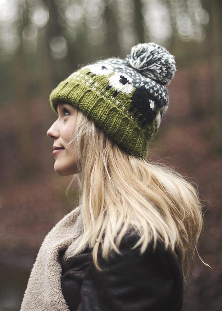 Lambland Chunky Knit Sheep Fingerless Mittens And Bobble Hat Set – Green