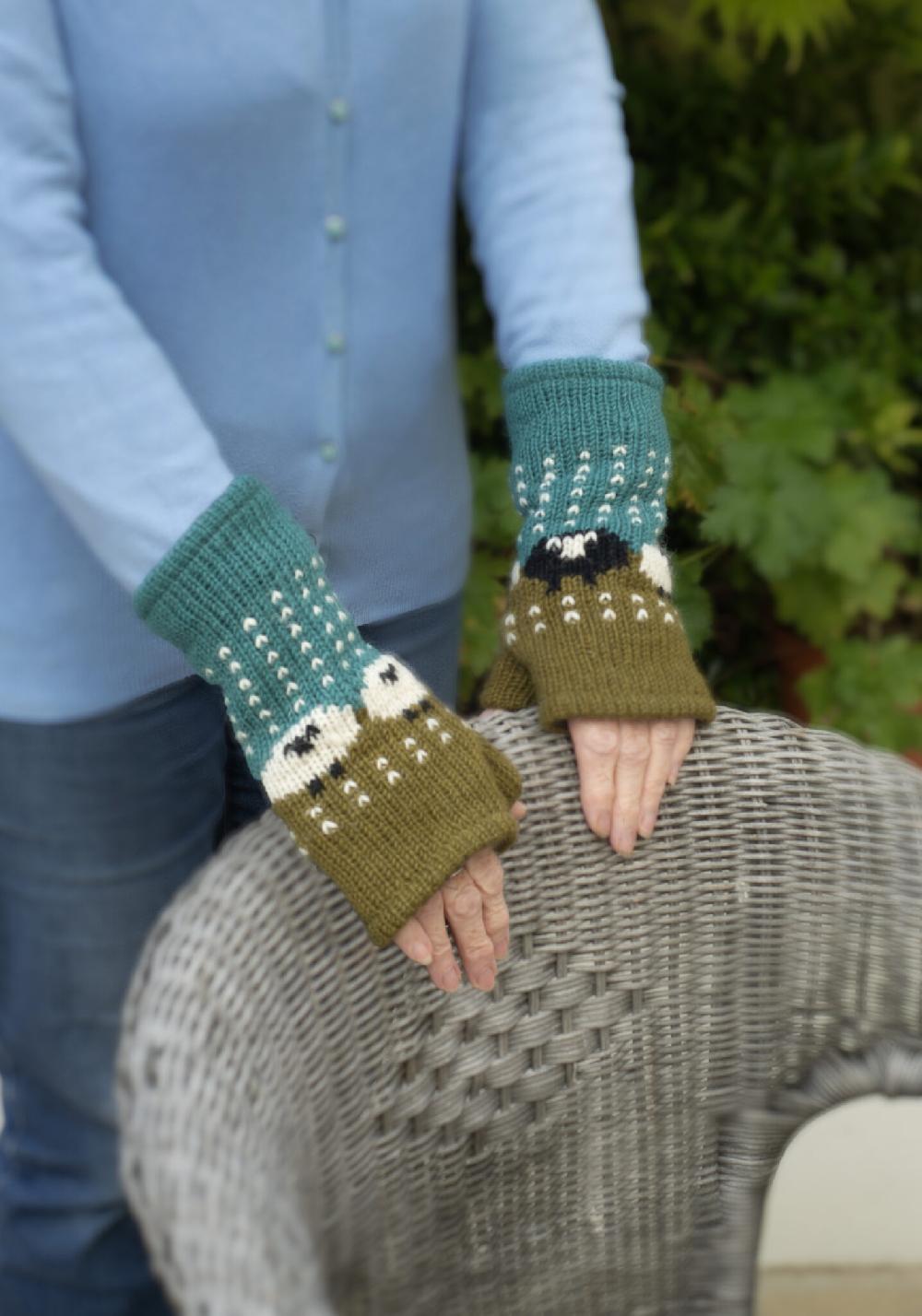 lambland Chunky Knit Sheep Fingerless Mittens – Khaki