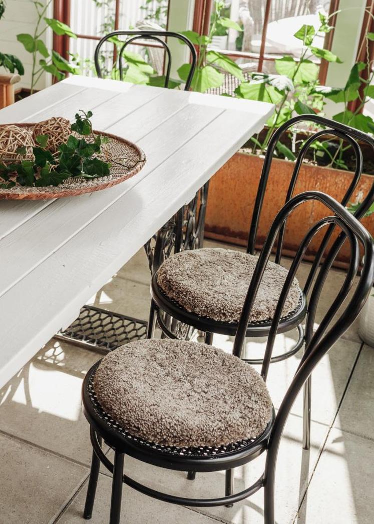 lambland Curly Sheepskin Circular Seat Pad with Filling