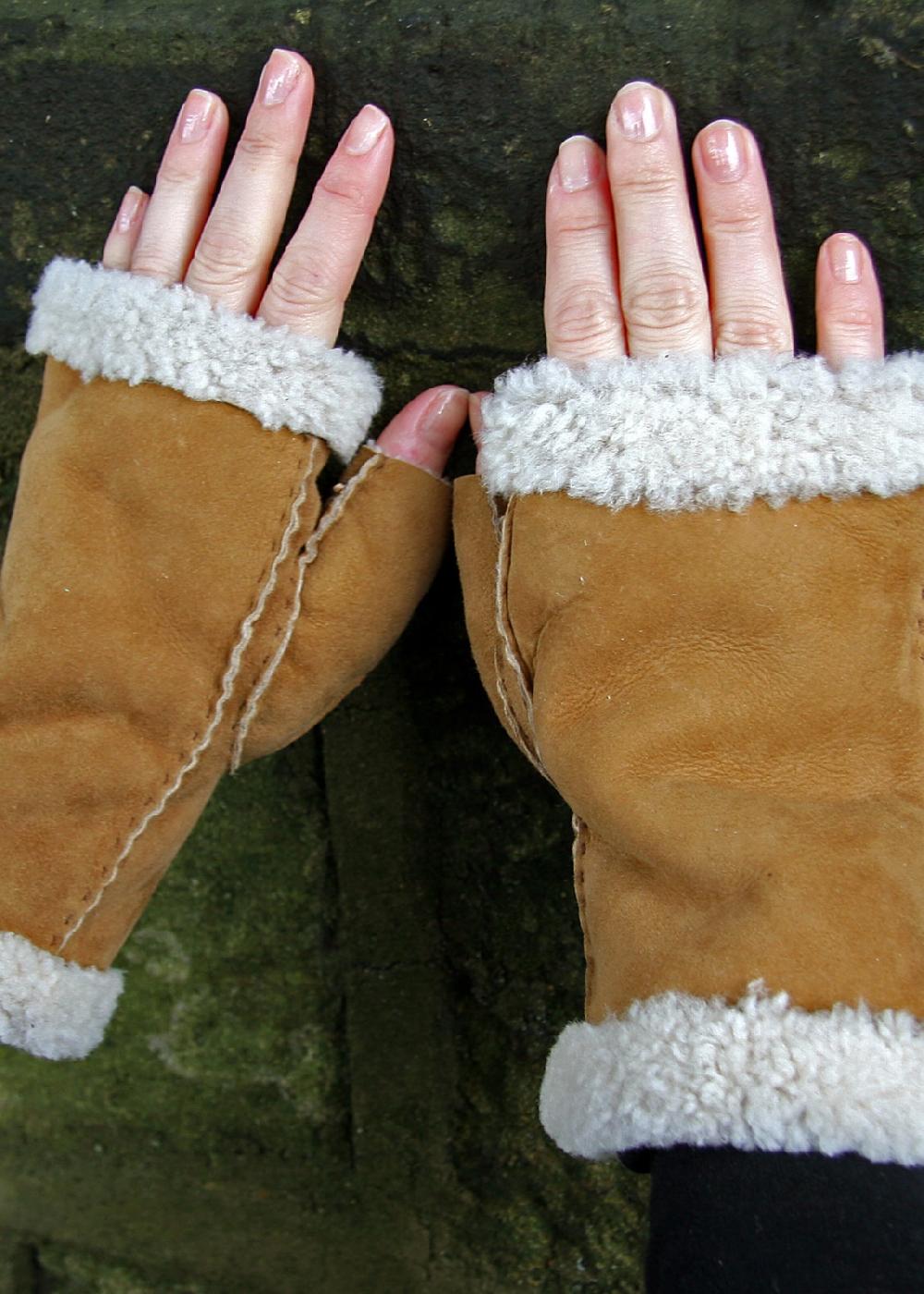 lambland Ladies Genuine Lambskin Whole Piece Fingerless Mittens