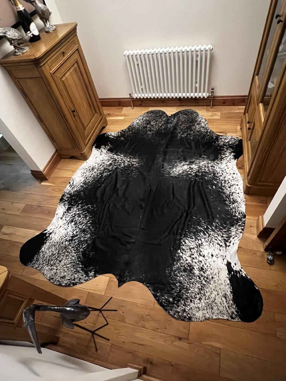 lambland Black & White Speckled Cowhide – 21087