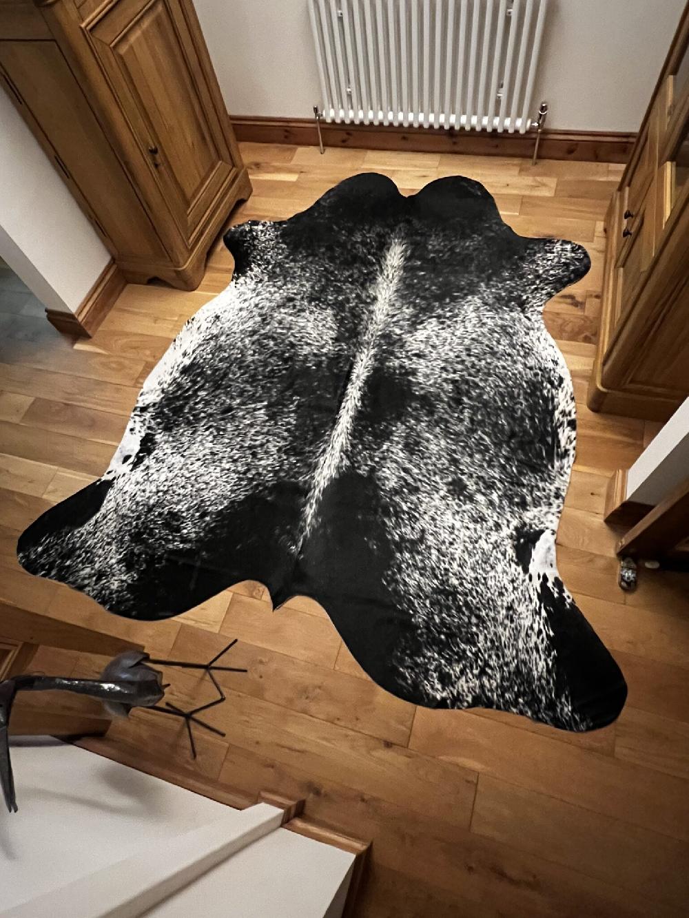 lambland Black & White Speckled Cowhide – 21089