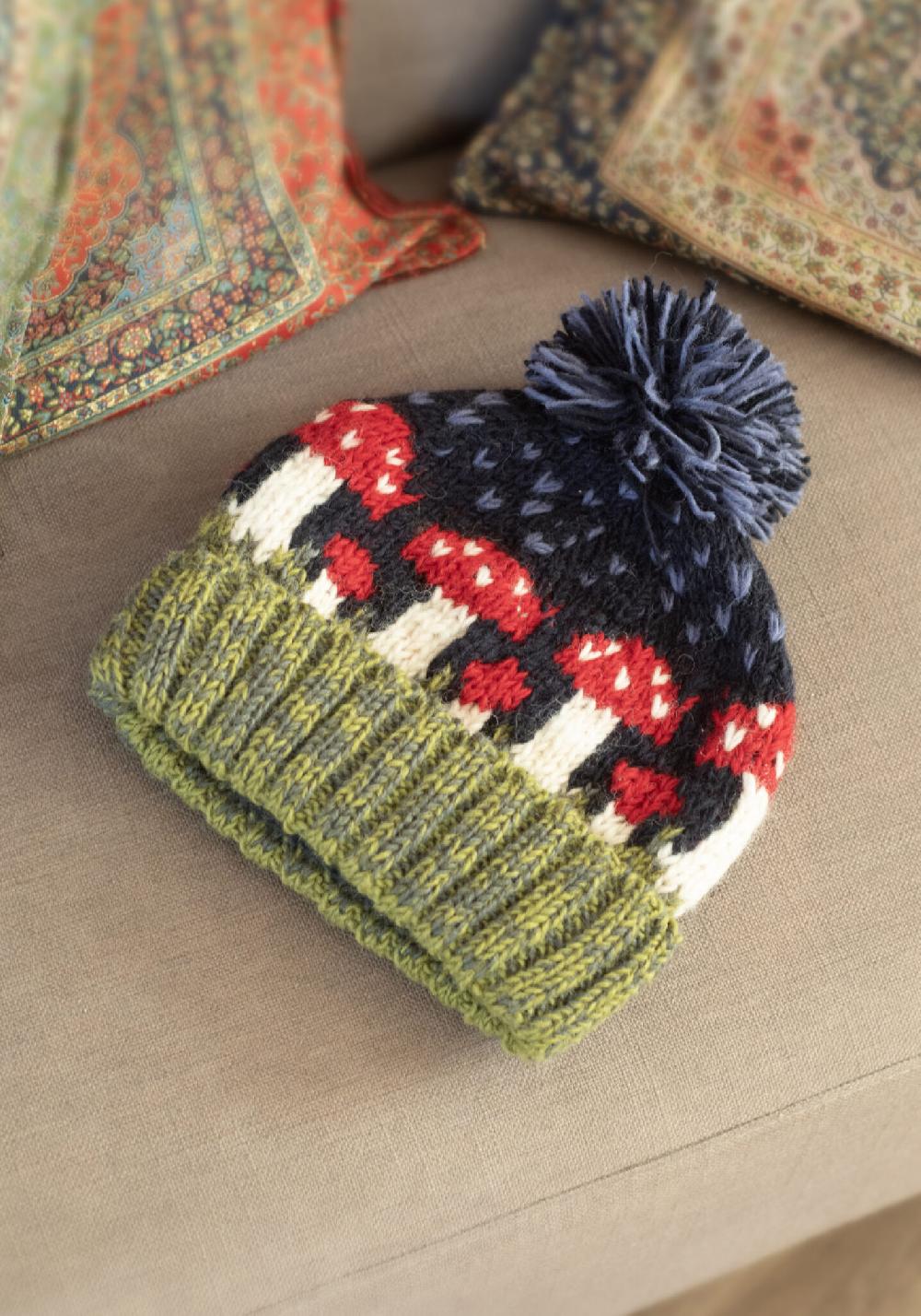 Lambland Chunky Knit Mushroom Bobble Hat – Midnight