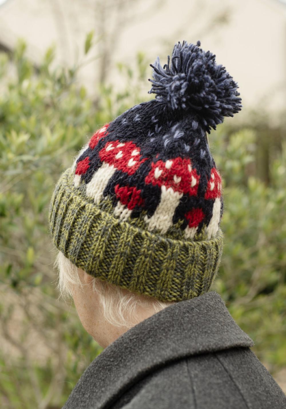lambland Chunky Knit Mushroom Bobble Hat – Midnight