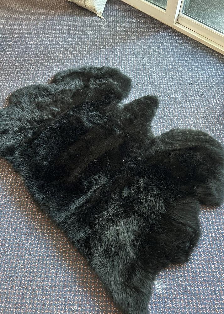 lambland Clearance – Black Triple Sheepskin Rug