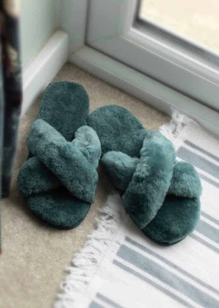 lambland Delilah – Sheepskin Cross Over Sliders