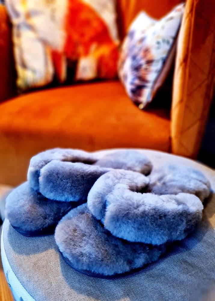 Lambland Maeve – Sheepskin Toe Post Slippers