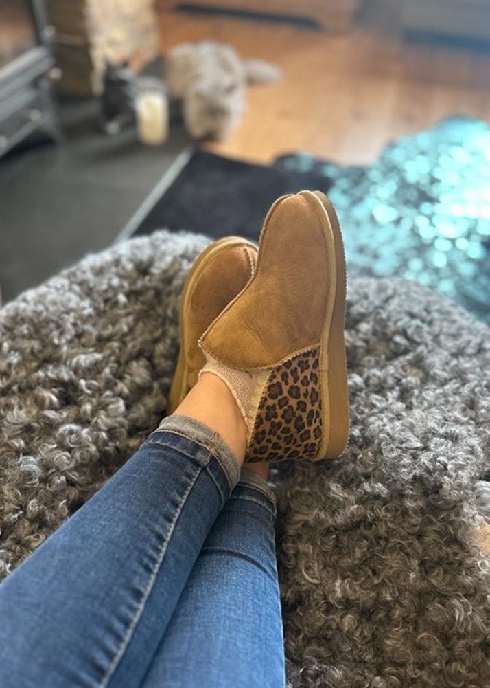 Lambland Maya – Leopard Print Sheepskin Booties