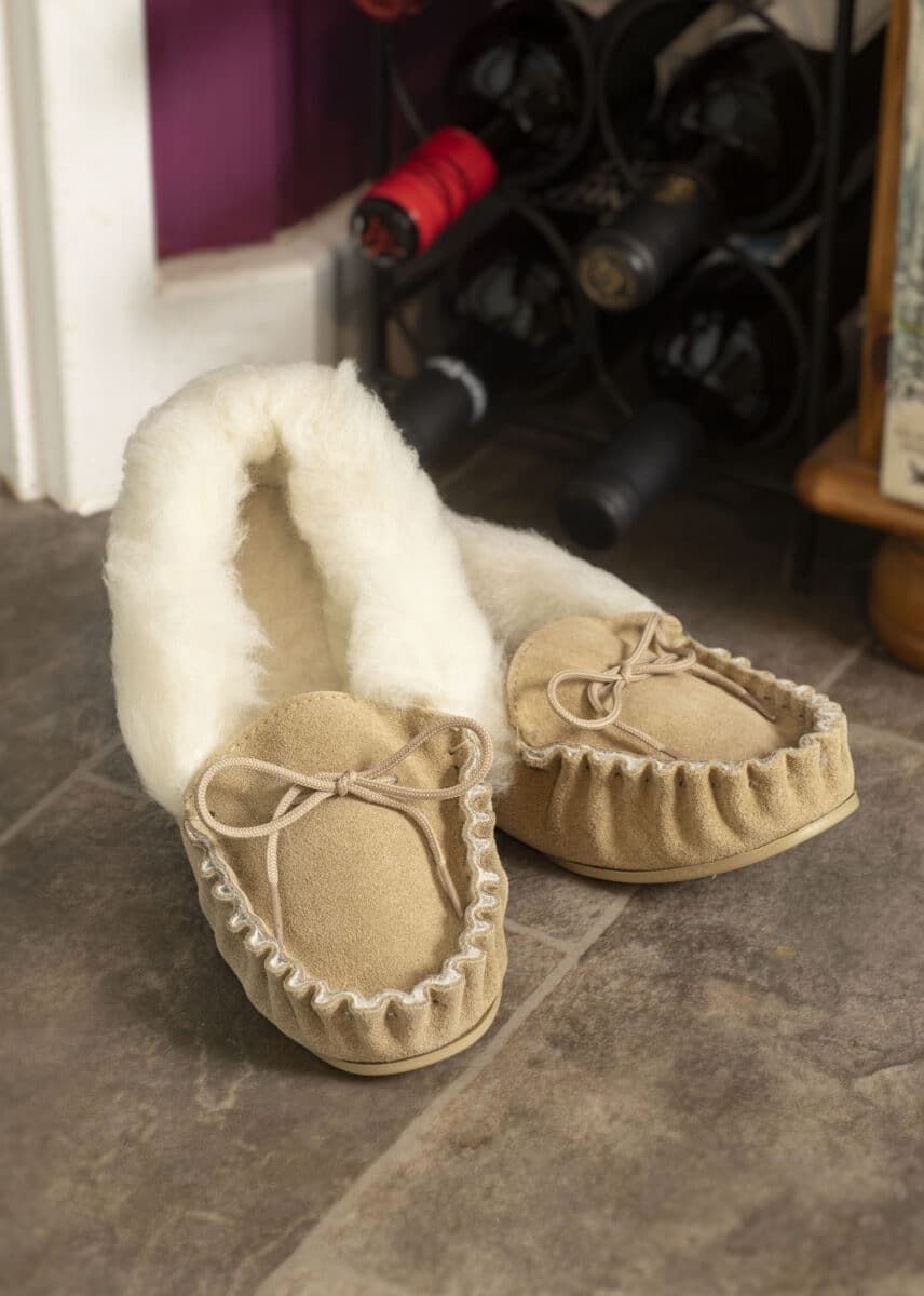 Lambland Olivia – Fluffy Hard Sole Moccasins