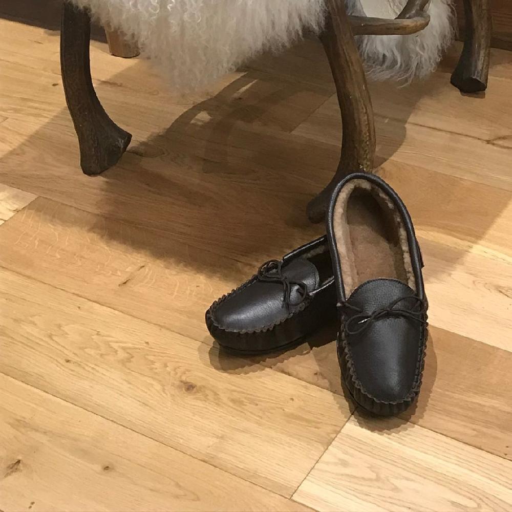 Lambland Reese – Leather & Sheepskin Moccasins