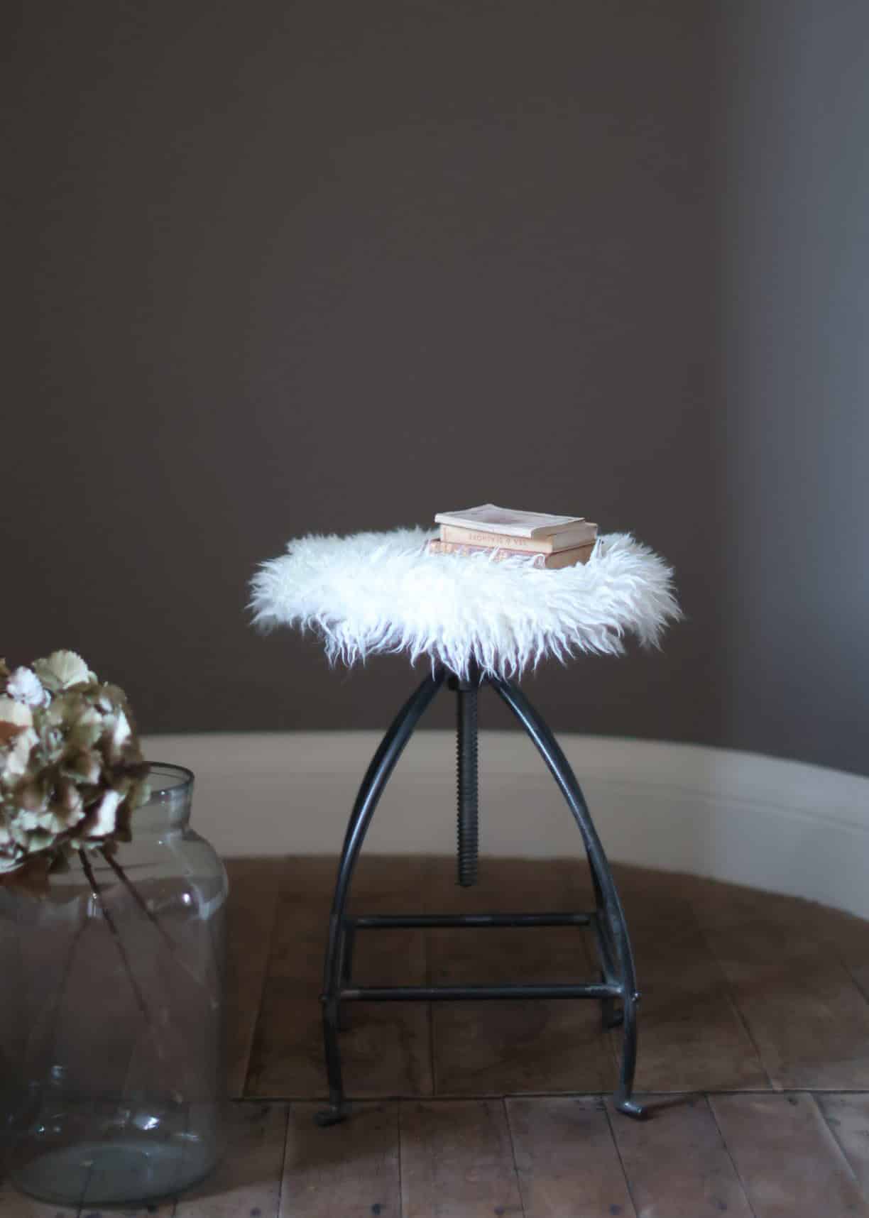 Lambland Yetti Circular Sheepskin Seat Pads