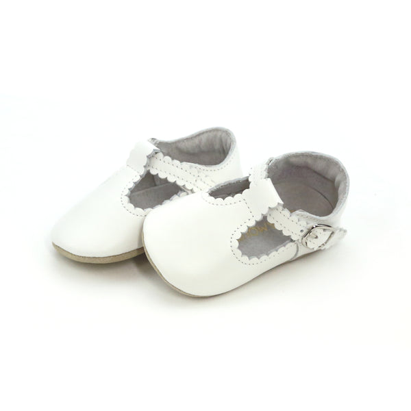 L'amour Elodie Girls Scalloped T-Strap Mary Jane Crib Shoe (Infant)