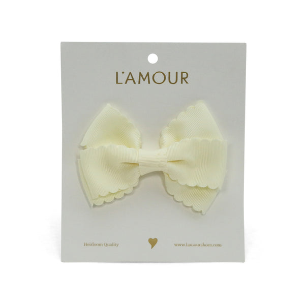 L'amour Grosgrain Scalloped Bow Hair Clip (Buttercream)
