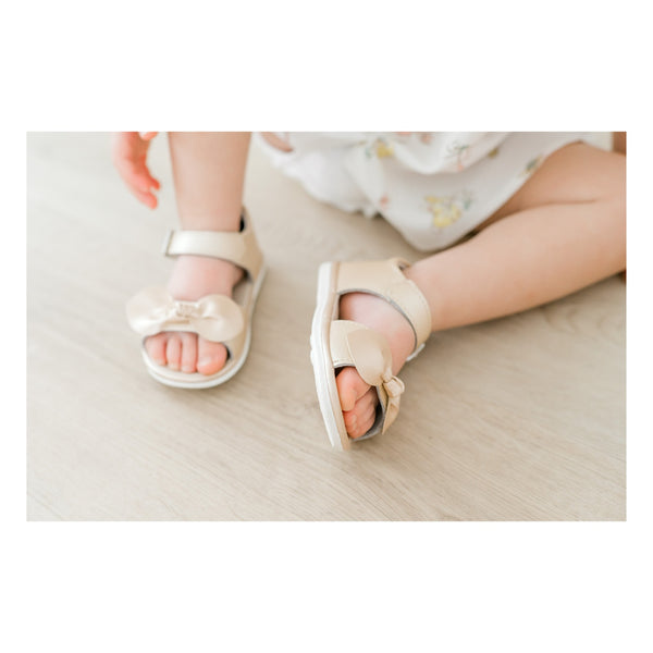 L'amour Jolie Bow Sandal (Baby)