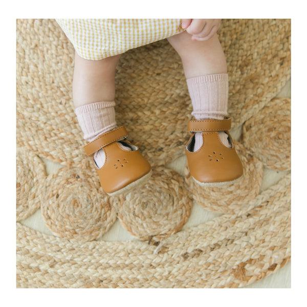 L'amour Lisette T-Strap Mary Jane Crib Shoe (Infant)