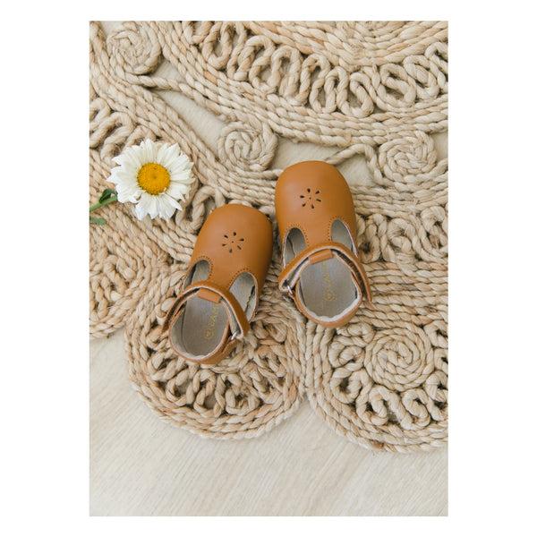 L'amour Lisette T-Strap Mary Jane Crib Shoe (Infant)