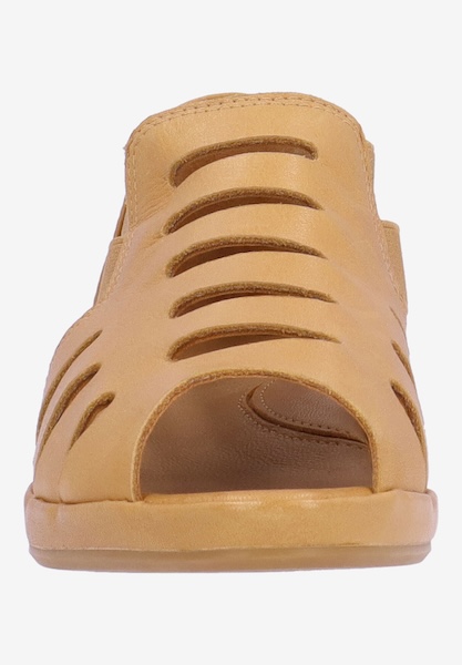 L'amour Des Pieds PACKABLE TRAVEL Bayla LIONESS BURNISHED LAMBA