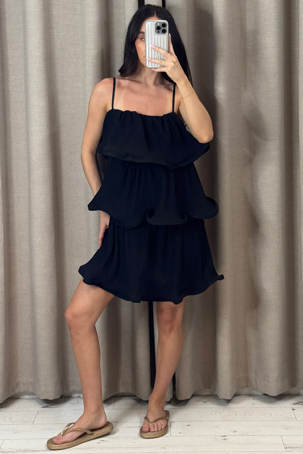 lasula Christa Black Plisse Tiered Ruffle Dress