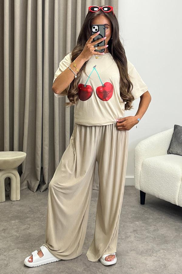 Lasula Kaidy Beige Cherry Graphic Print T-Shirt